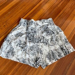 Black and white flowy shorts